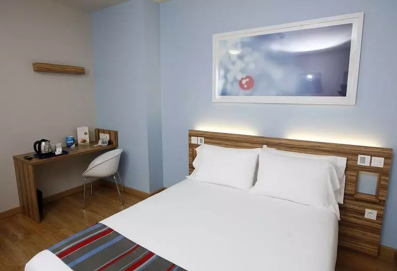 Отель Travelodge Valencia Aeropuerto