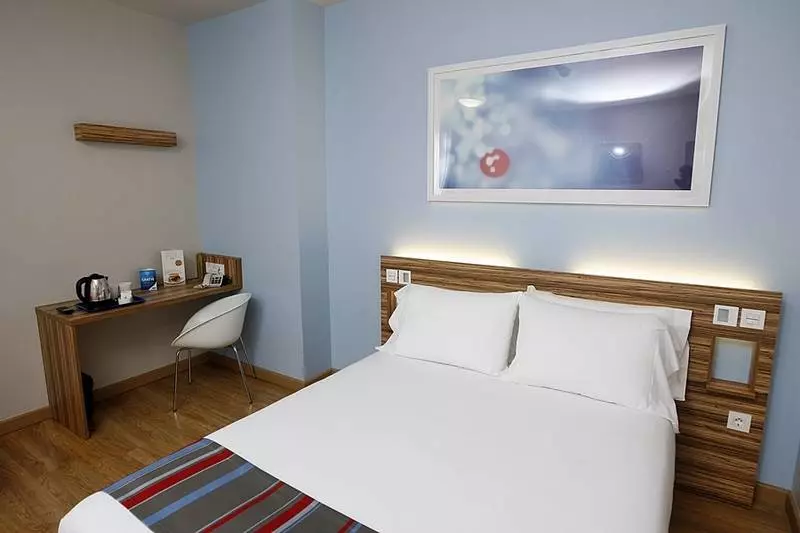 Отель Travelodge Valencia Aeropuerto
