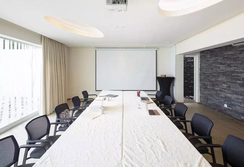 Отель Villa Los Candiles