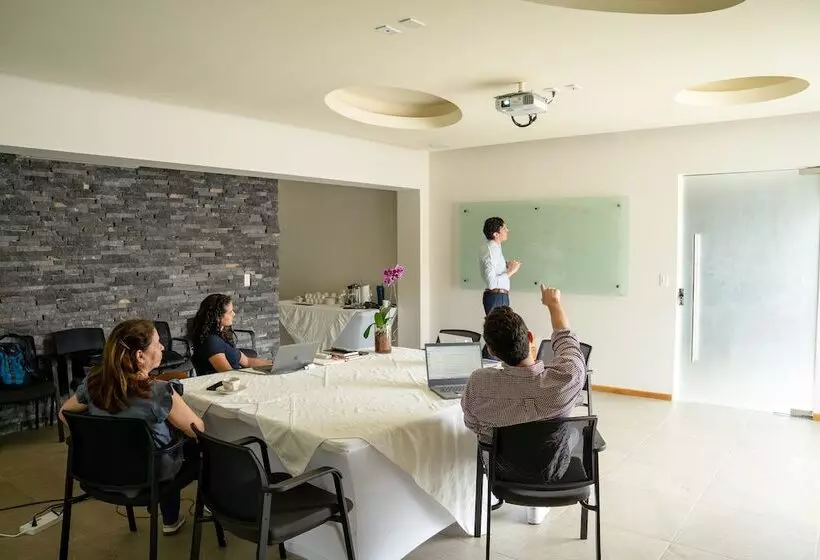 Отель Villa Los Candiles