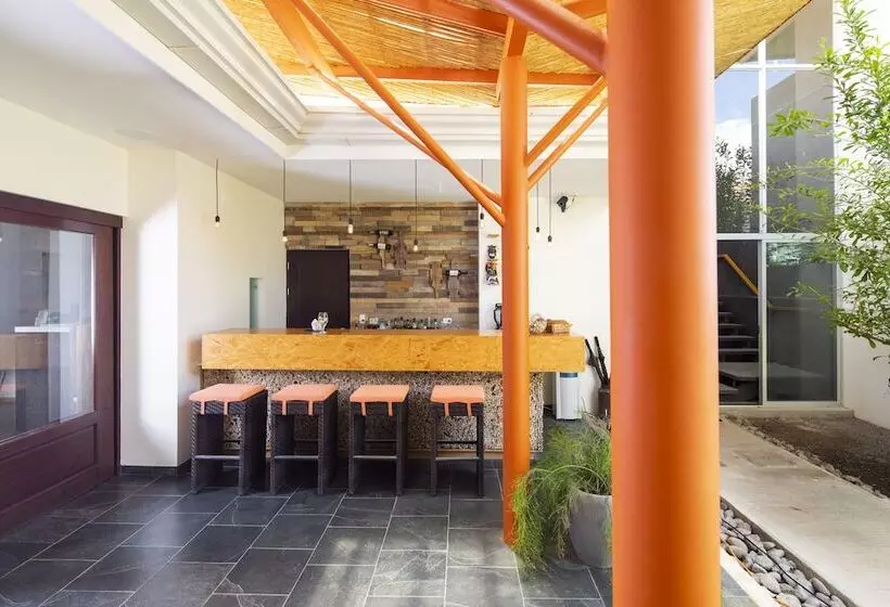 Отель Villa Los Candiles