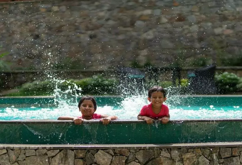 Hotelli Moksha At Kitulgala   Rainforest Boutique