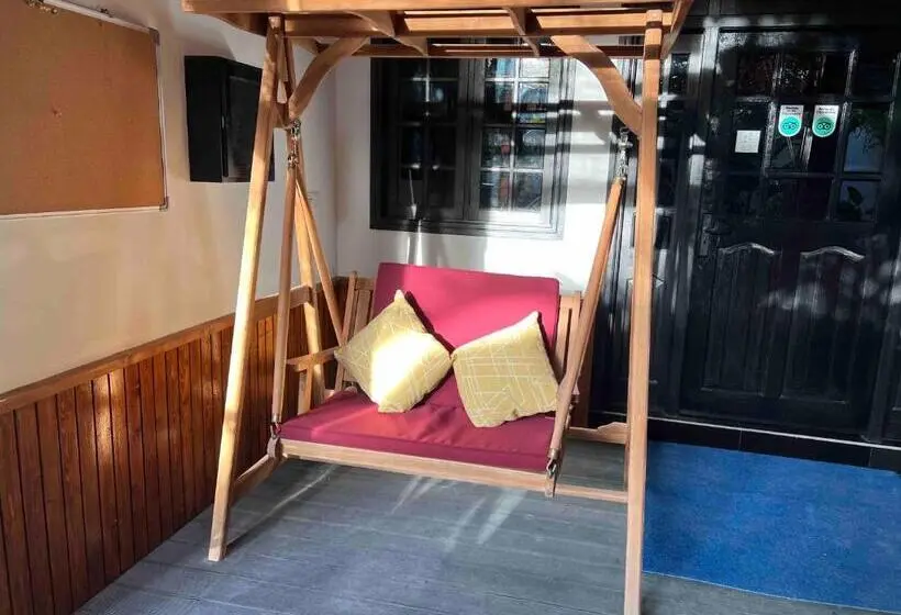 پانسیون Shark Lounge