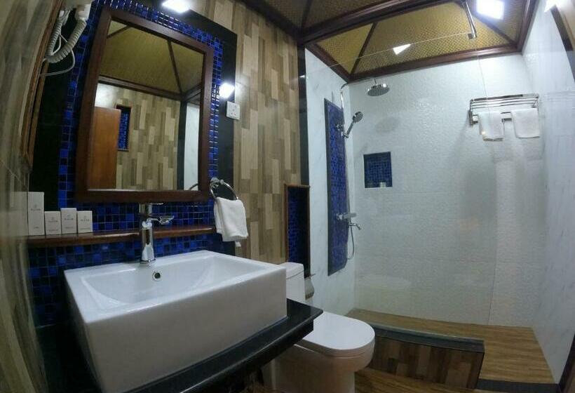 Pension Shark Lounge