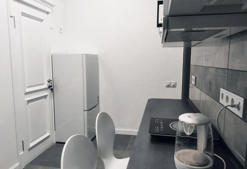 旅馆 хостел с террасой в центре