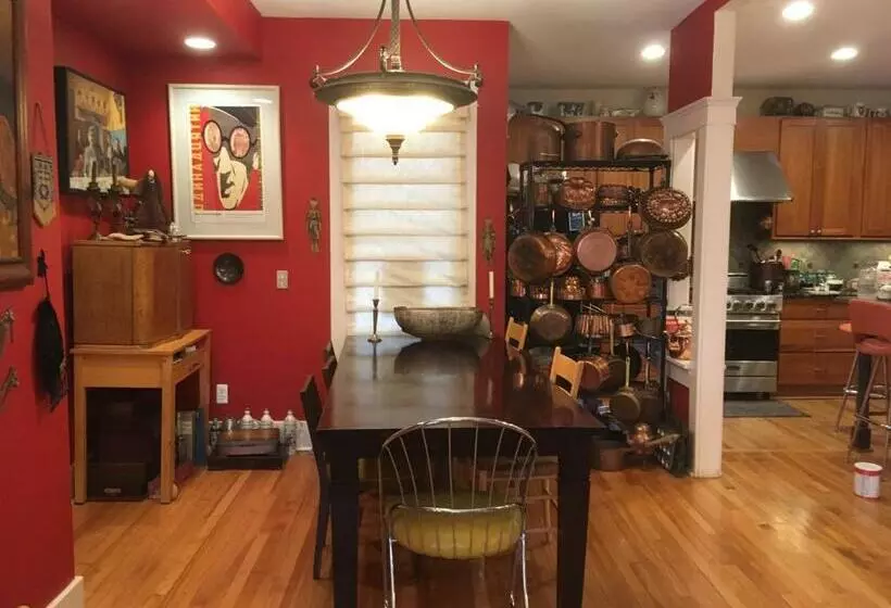 Aamiaismajoitus (B&B) Burnt Toast Inn