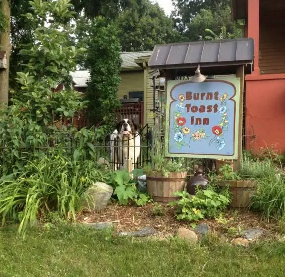 Aamiaismajoitus (B&B) Burnt Toast Inn
