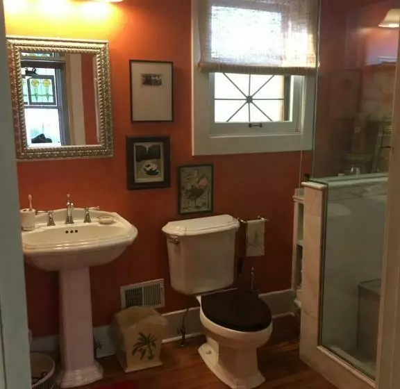 Aamiaismajoitus (B&B) Burnt Toast Inn