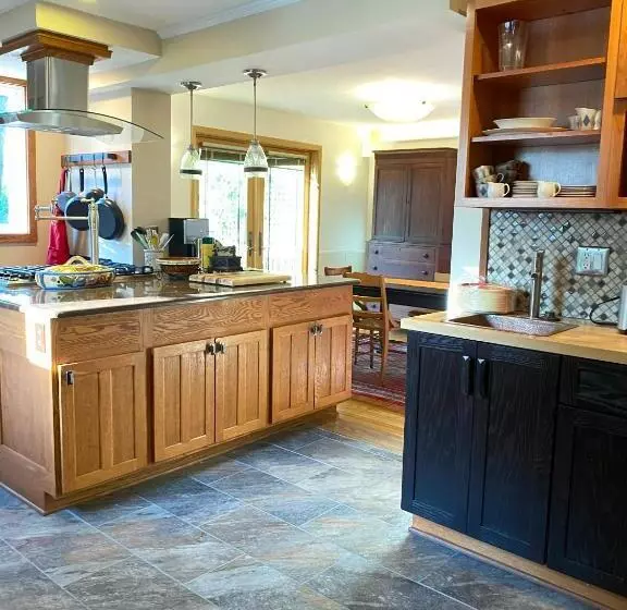 Aamiaismajoitus (B&B) Burnt Toast Inn