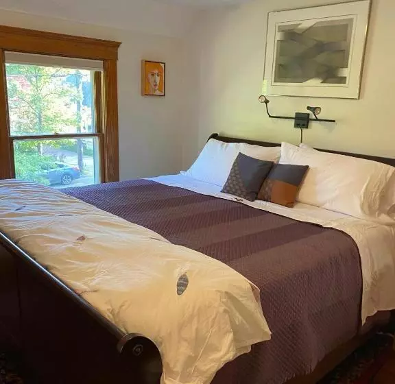 Aamiaismajoitus (B&B) Burnt Toast Inn