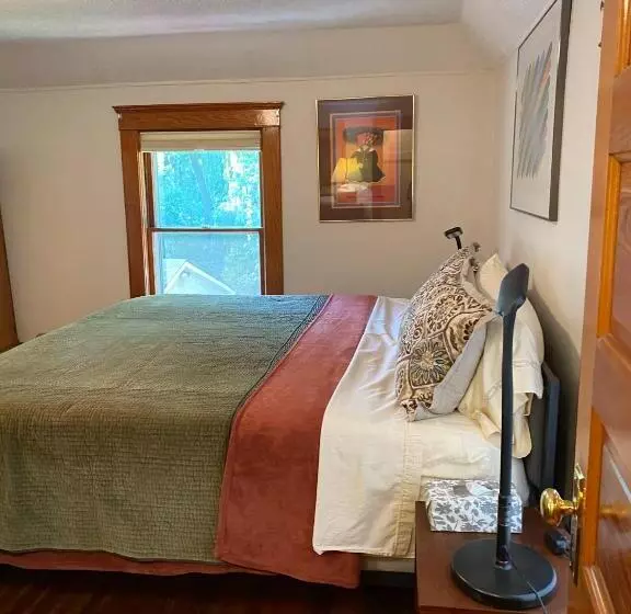 Aamiaismajoitus (B&B) Burnt Toast Inn