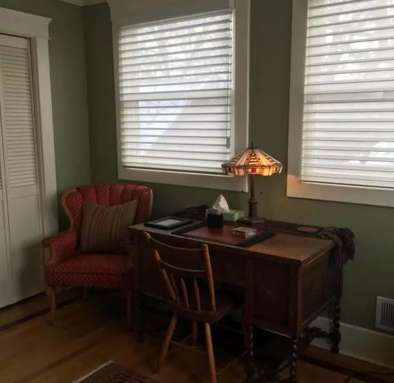 Aamiaismajoitus (B&B) Burnt Toast Inn