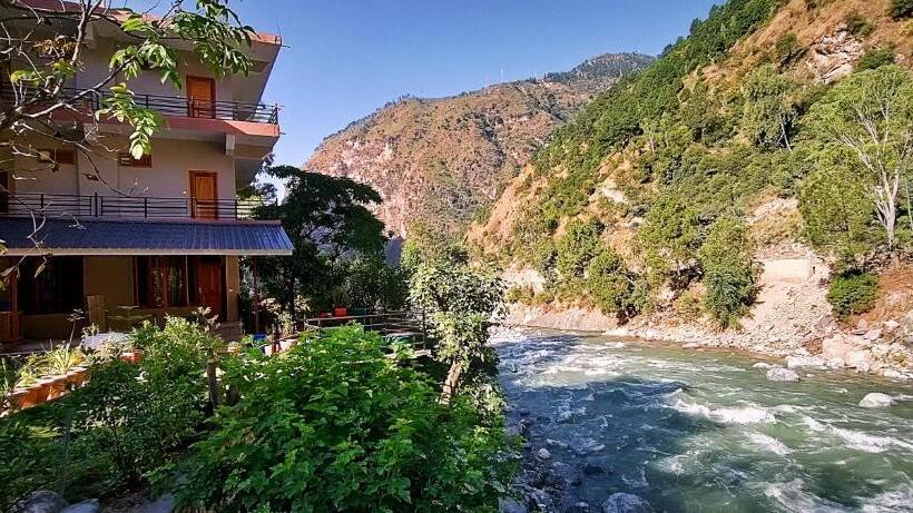 בית מלון כפרי Tirthan Grand Riverside