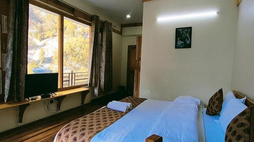 בית מלון כפרי Tirthan Grand Riverside