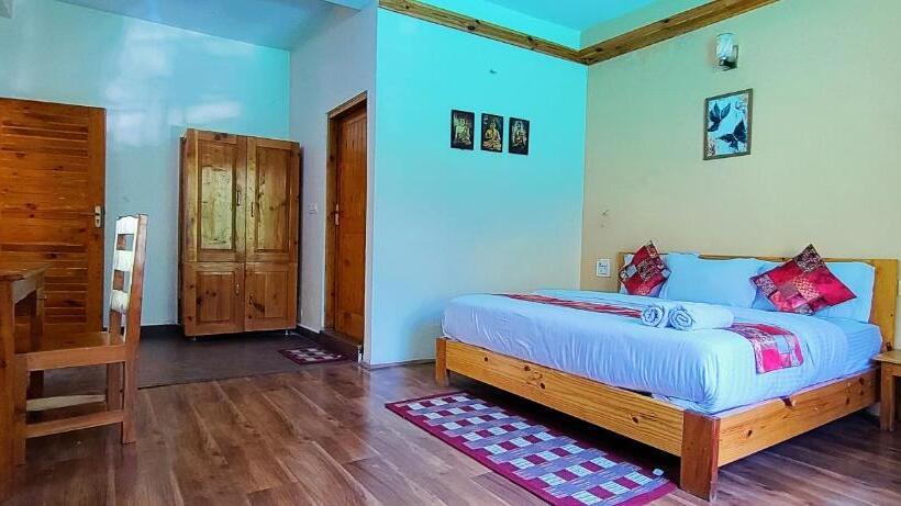 בית מלון כפרי Tirthan Grand Riverside