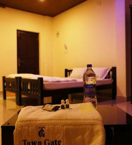Hotel Town Gate Rest House