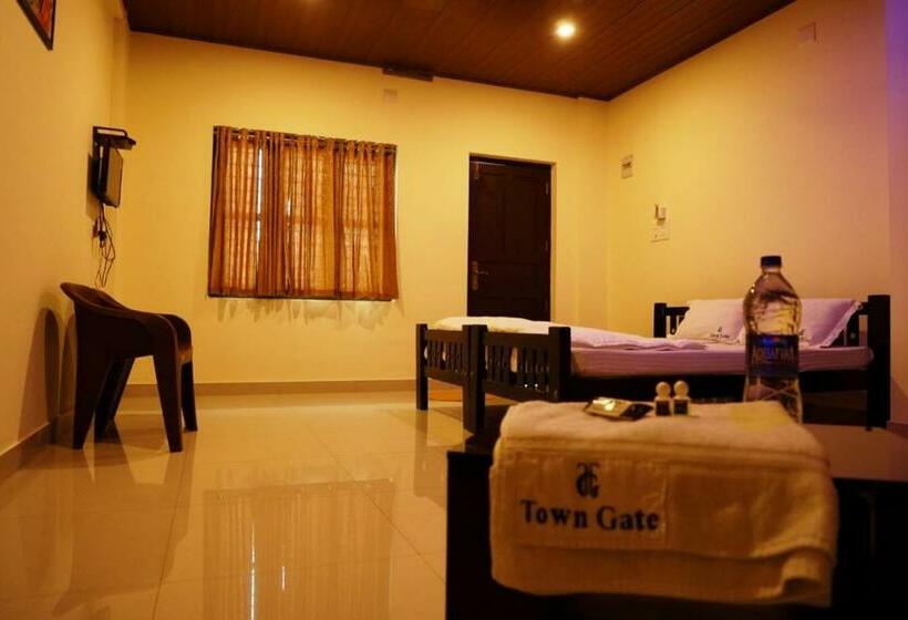 Hotel Town Gate Rest House