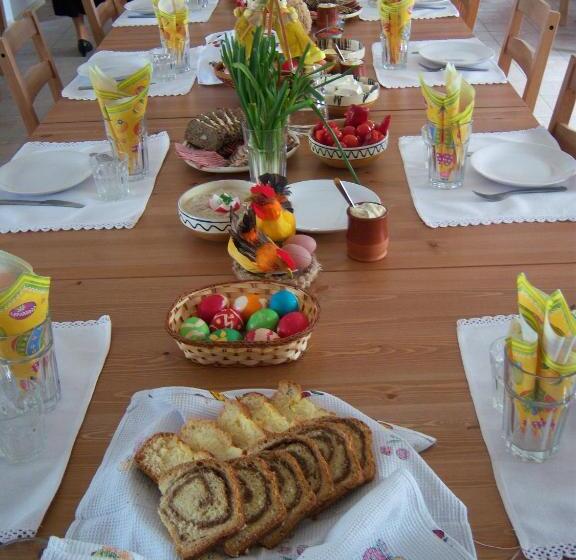 بنسيون La Curtea Porumbaceana