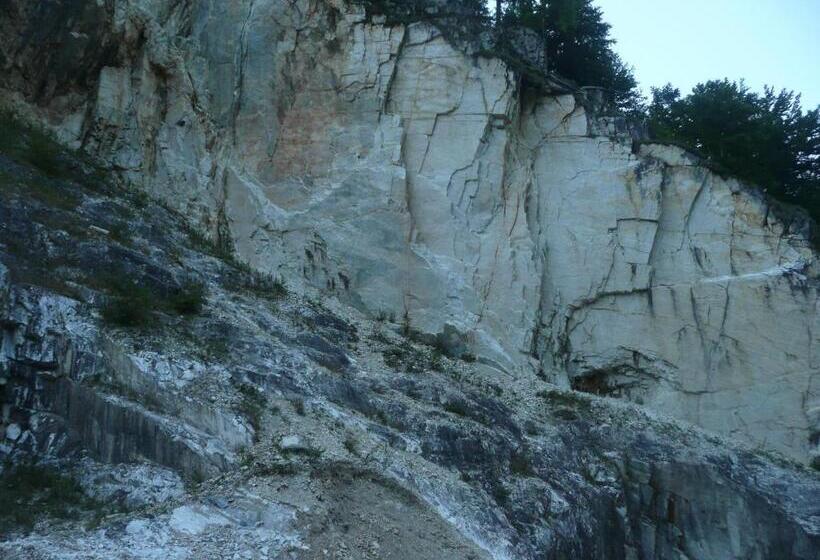 بنسيون La Curtea Porumbaceana