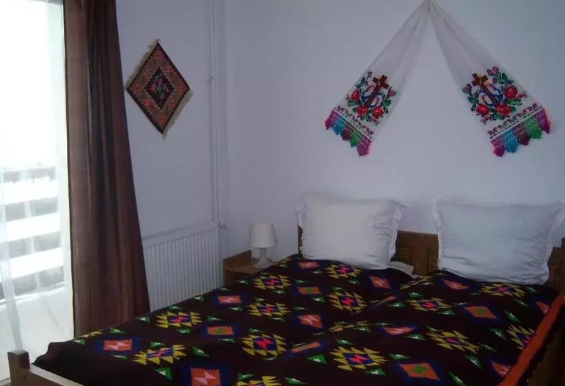 Majatalo La Curtea Porumbaceana