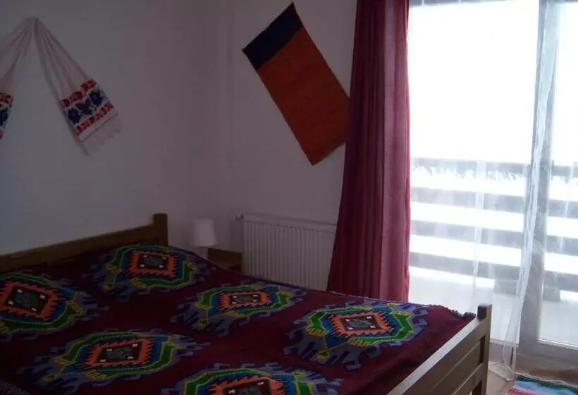 Majatalo La Curtea Porumbaceana