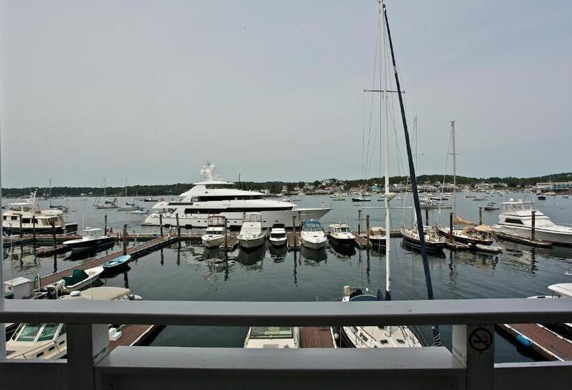 הוסטל Browns Wharf Inn