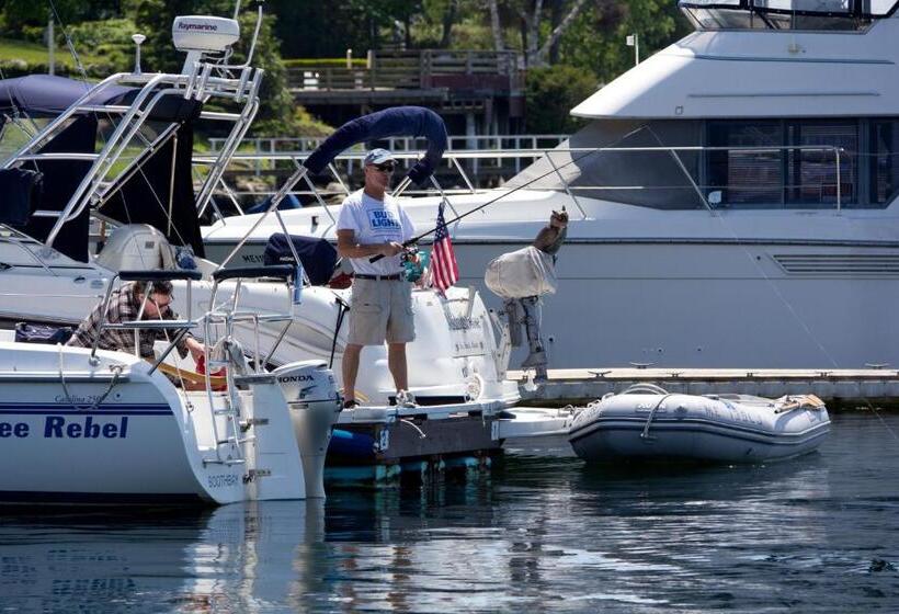 הוסטל Browns Wharf Inn