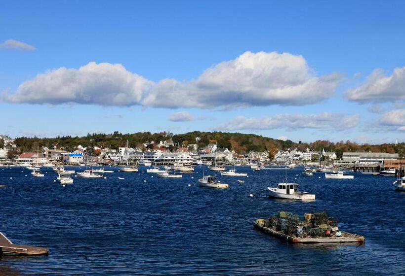 הוסטל Browns Wharf Inn