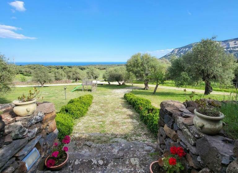 هتل Agriturismo Su Barcu