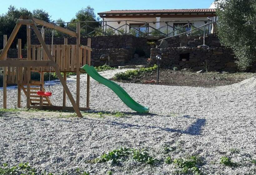 هتل Agriturismo Su Barcu