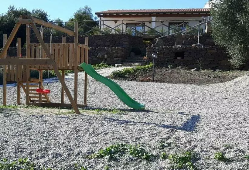 ホテル Agriturismo Su Barcu