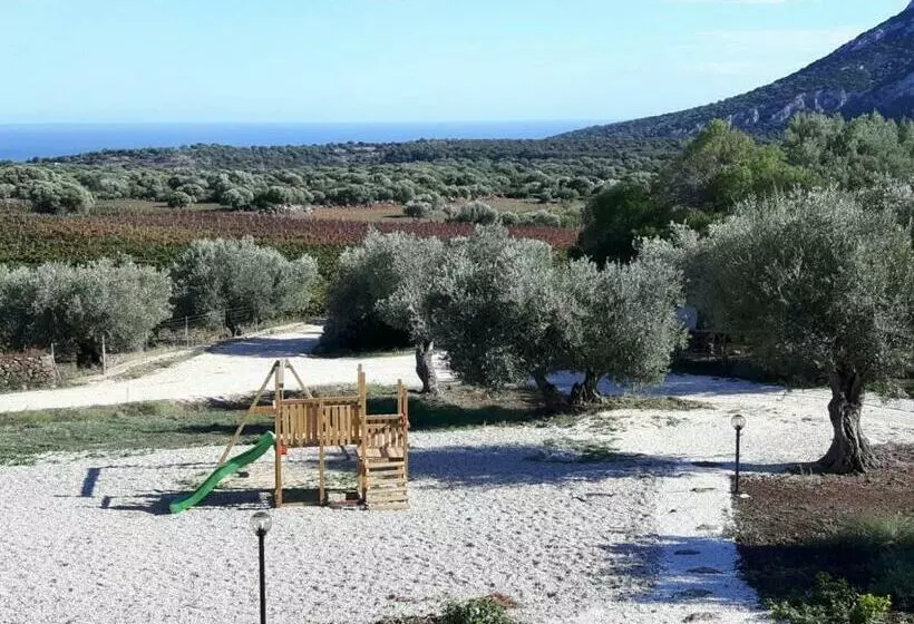 ホテル Agriturismo Su Barcu