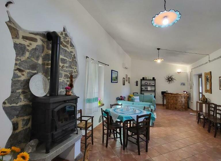 هتل Agriturismo Su Barcu