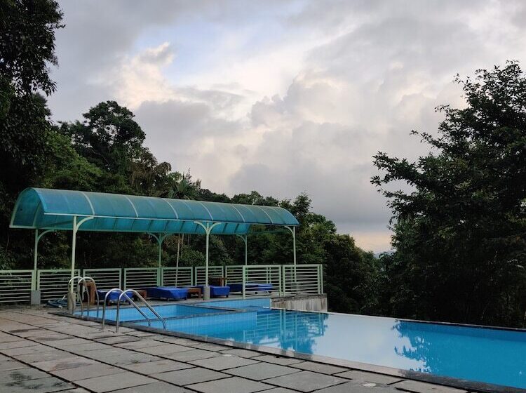 هتل Woodrose Resort