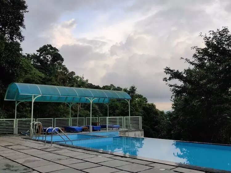 Hotelli Woodrose Resort