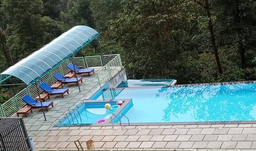 هتل Woodrose Resort