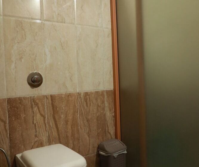 هتل Woodrose Resort