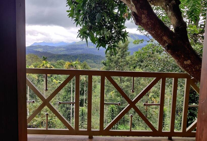 هتل Woodrose Resort