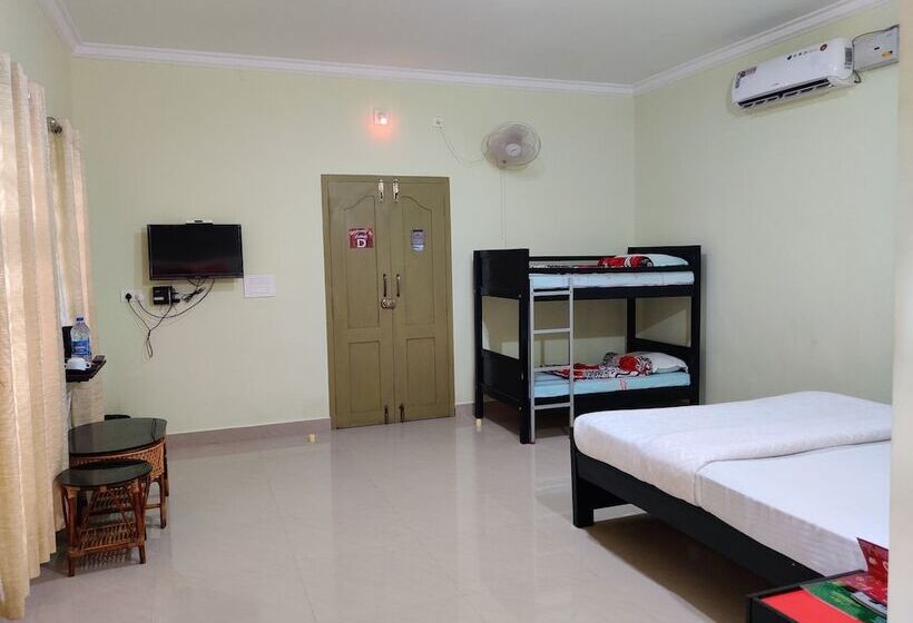 هتل Woodrose Resort