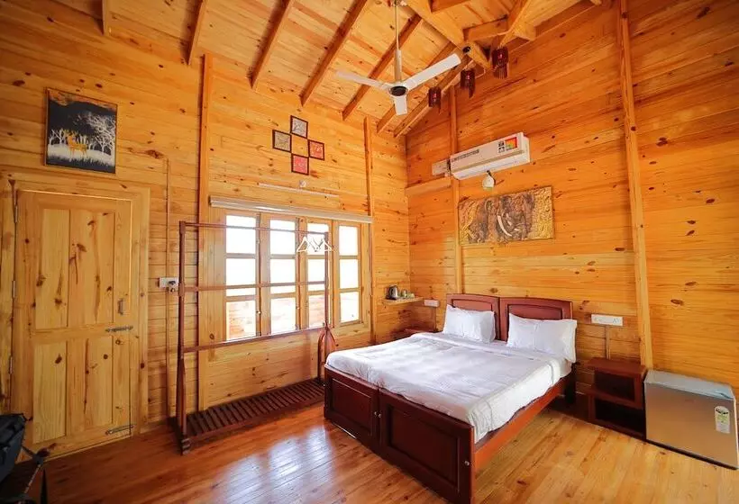 Hotelli Woodrose Resort