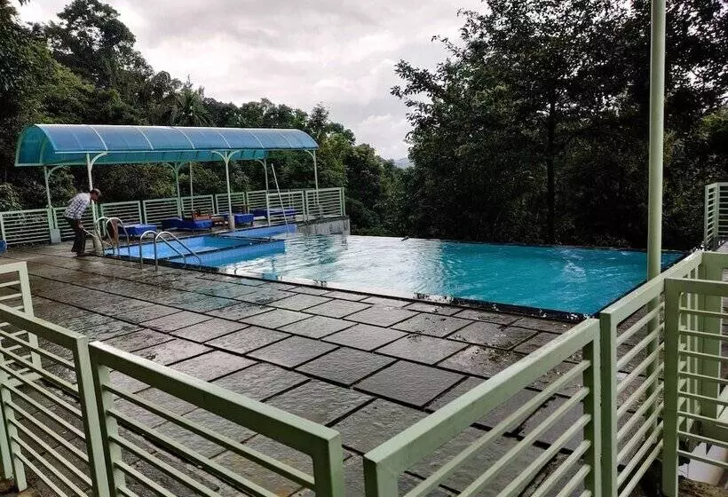 Hotelli Woodrose Resort