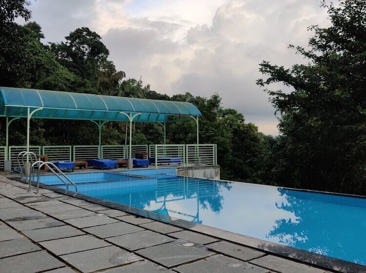 هتل Woodrose Resort