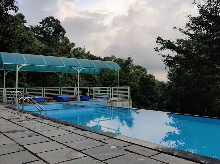 Hotelli Woodrose Resort