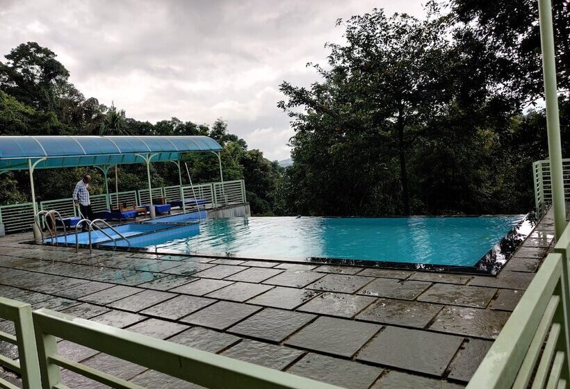 هتل Woodrose Resort