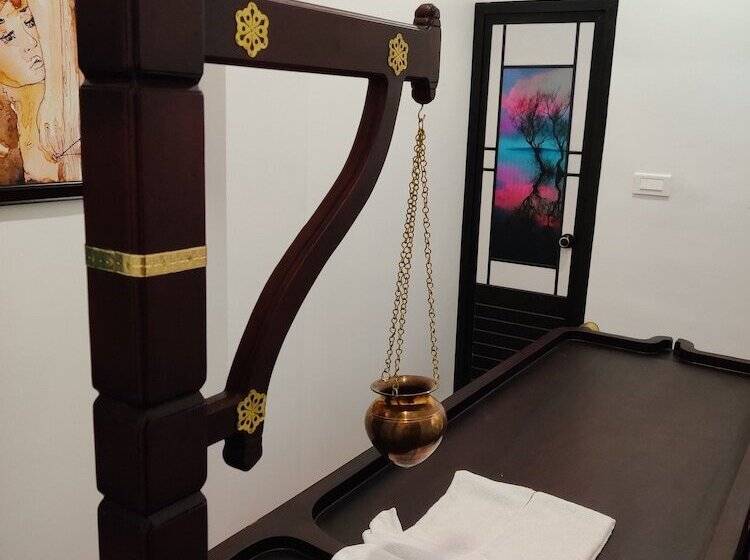 هتل Woodrose Resort