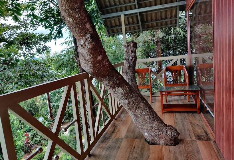 هتل Woodrose Resort