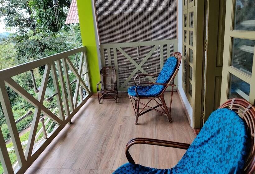 هتل Woodrose Resort