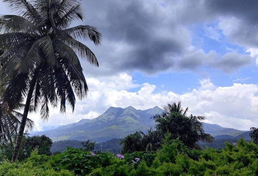 هتل Woodrose Resort