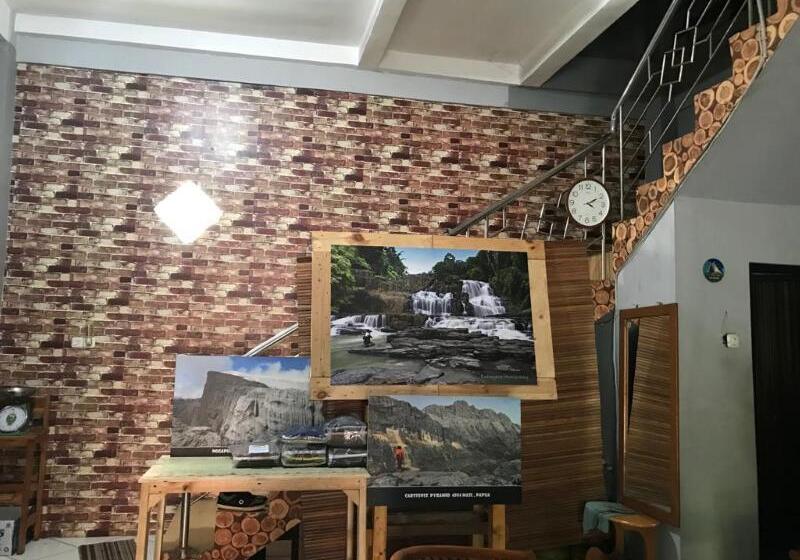 פנסיון The Carstensz Homestay