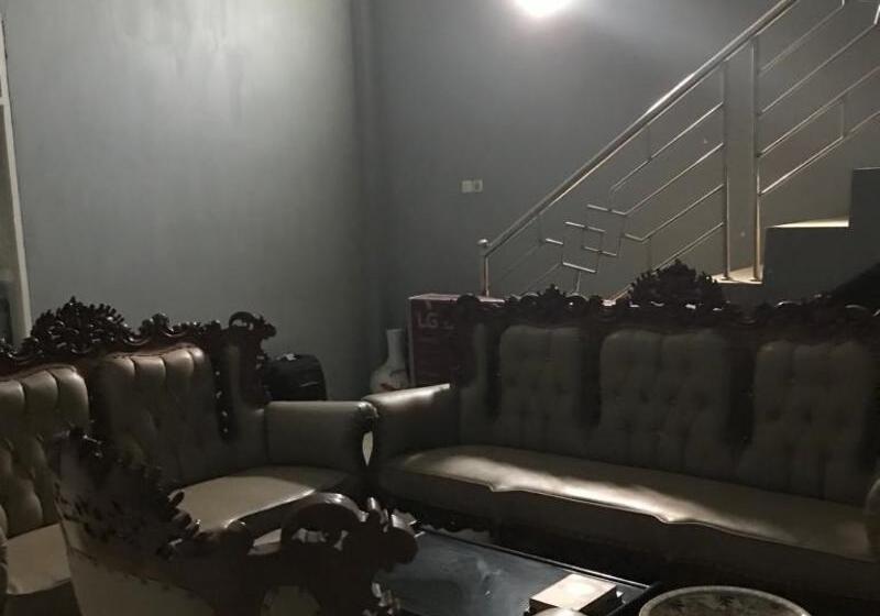 פנסיון The Carstensz Homestay